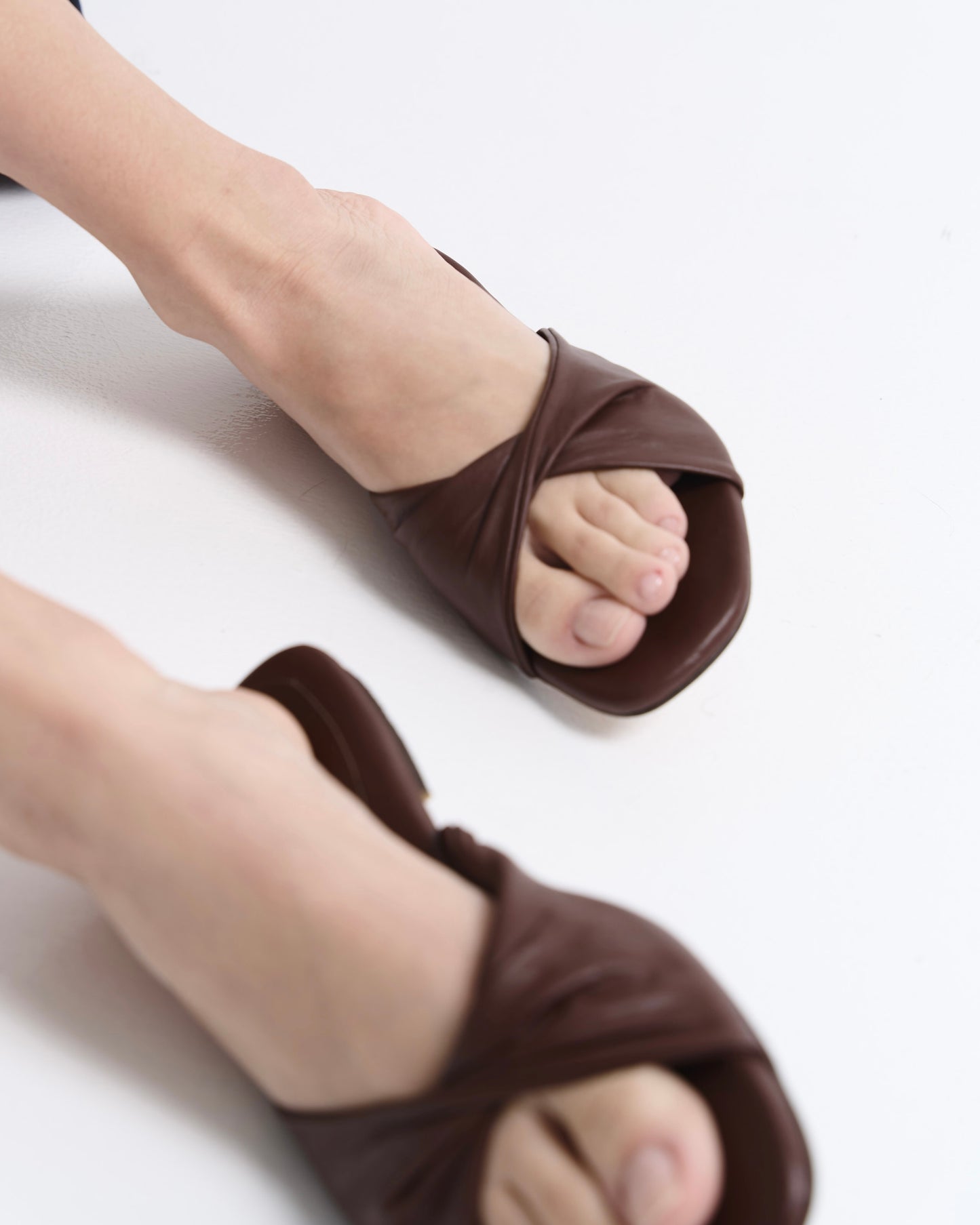 HANNA CHOCOLATE FLATS